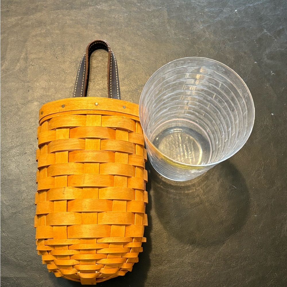 Longaberger Vtg 2001 round hanging basket with leather strap & plastic protector - Picture 4 of 8